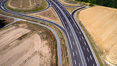 Két autópályát hosszabbítanak meg a határig 2021-re