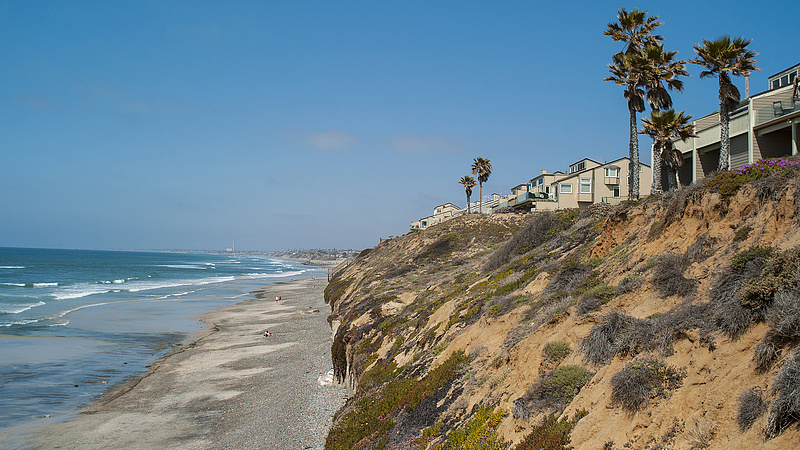 Leomlott a partoldal egy népszerű dél-kaliforniai strandon, többen meghaltak