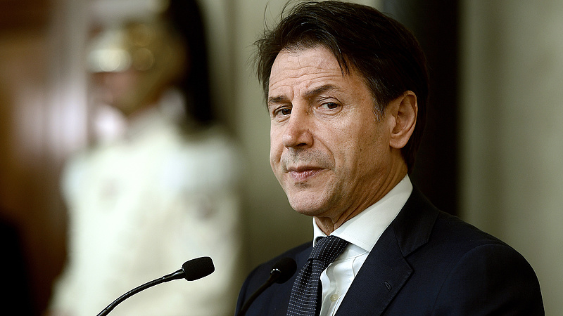 Az olasz miniszterelnök fejét követelik, kormányválság fenyeget