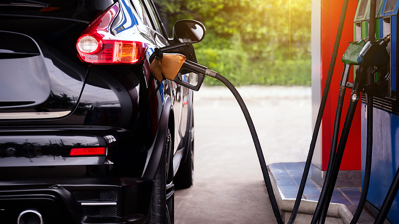 Milyen autót károsíthat az új benzin? Skodák és VW-k a listán