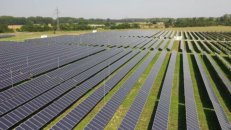 Az energiaforradalom küszöbére lökik a hazai rendszert a napelemek