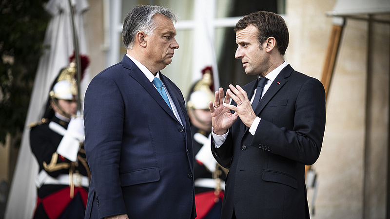 Miről beszélt Macron és Orbán?