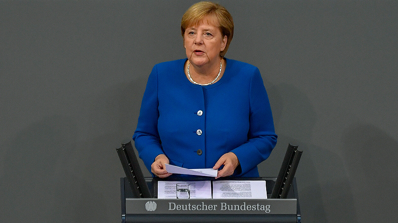 Rendhagyót tett Merkel, kéréssel fordult a németekhez