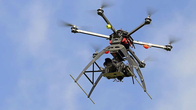 Üzent a rendőrség: fix büntetést kaphatnak a drónozók is