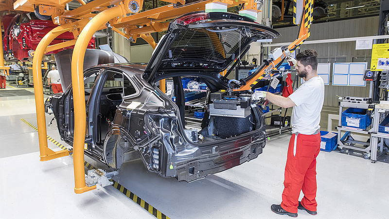Audi-bértárgyalás: most a szakszervezetnél pattog a labda