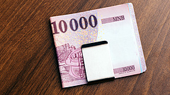 Holnap döntenek Matolcsyék: jöhet a 340 forintos euró