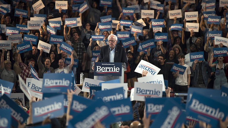 Elnökjelölt-aspiránok: össztűz alatt Sanders
