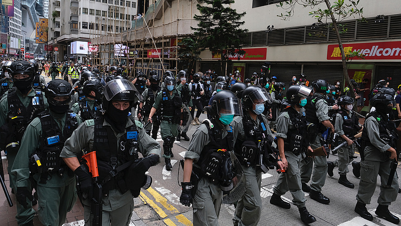 Elítéltek hét embert Hongkongban, mert rátámadtak a kormányellenes tüntetőkre