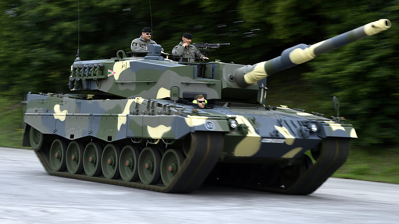 Nézze meg, milyen menő tankokat vett a magyar kormány!