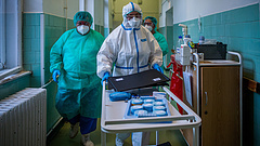 Koronavírus: 207 beteg elhunyt, több mint tízezren vannak kórházban, 1170-en lélegeztetőgépen Magyarországon