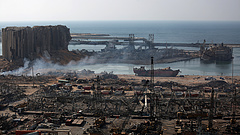 Robbanás: őrizetbe vették a bejrúti kikötő vezető tisztségviselőit