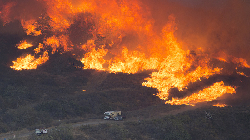 Újabb területeket kellett evakuálni a kaliforniai tűzvész miatt