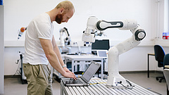 A Google anyavállalata ismét beszáll a robotikába