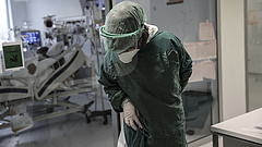 Koronavírus: az orvosok is megdöbbennek a nagy arányú halálozáson