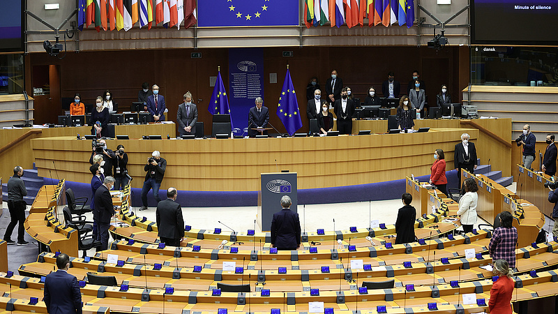 Megszavazta az EP: garantálni kell a biztonságos és legális terhességmegszakítást