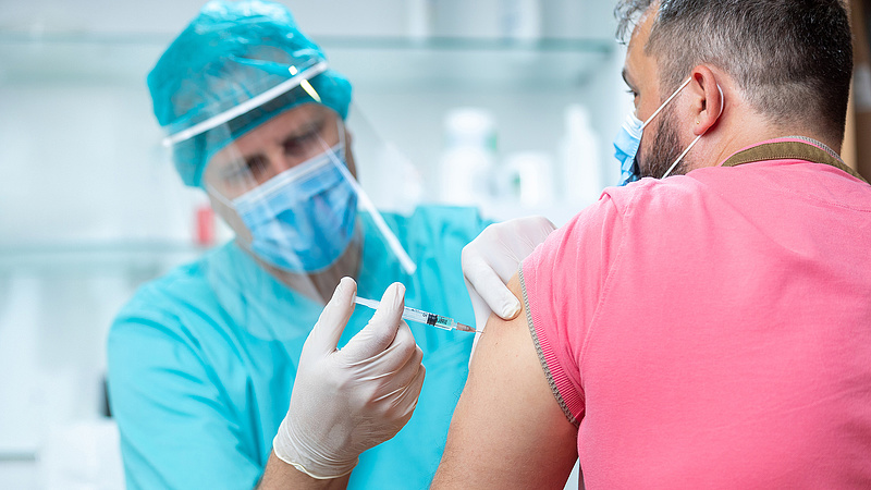 Indiai mutáns: két vakcina is véd ellene, jó hírt közölt a hatóság 