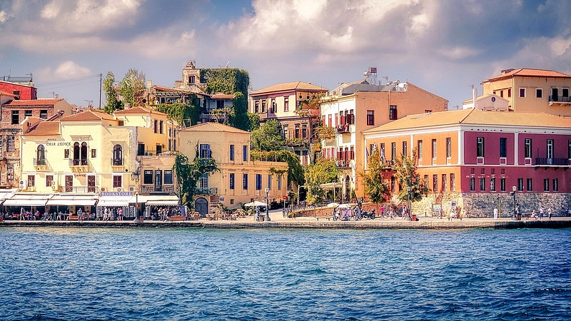 Éjjeli kijárási tilalmat rendeltek el több görög nyaralóhelyen