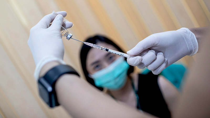 Vakcinák: Kína megrendítő beismerést tett a hatékonyságról