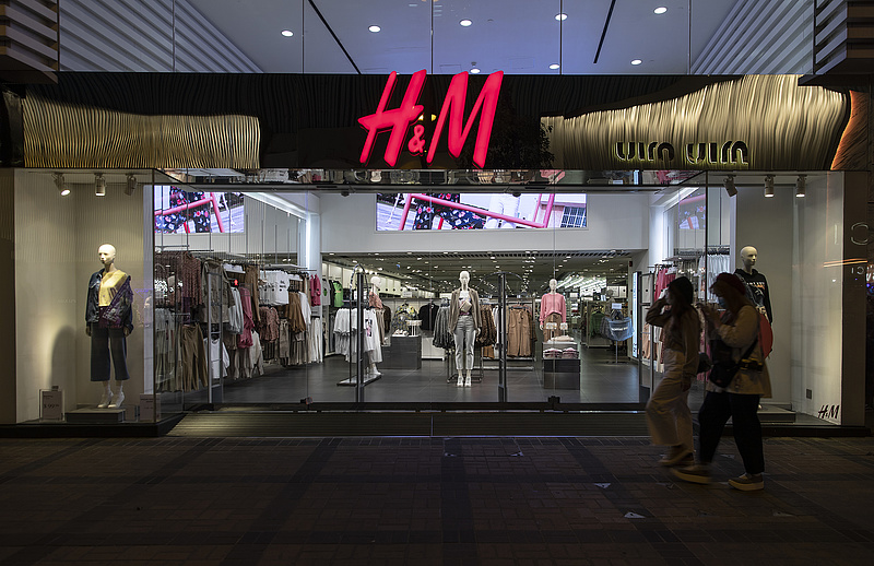 A H&M pörgetné az eladásokat és nem üzletel szénnel működő gyárakkal sem