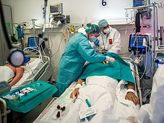 Aneszteziológus szakorvos: a kórházak hamarosan kitehetik a megtelt táblát