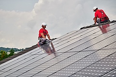 Rossz hírt kaptak a napelemes ügyfelek az ELMŰ–MVM szolgáltatóváltás kapcsán