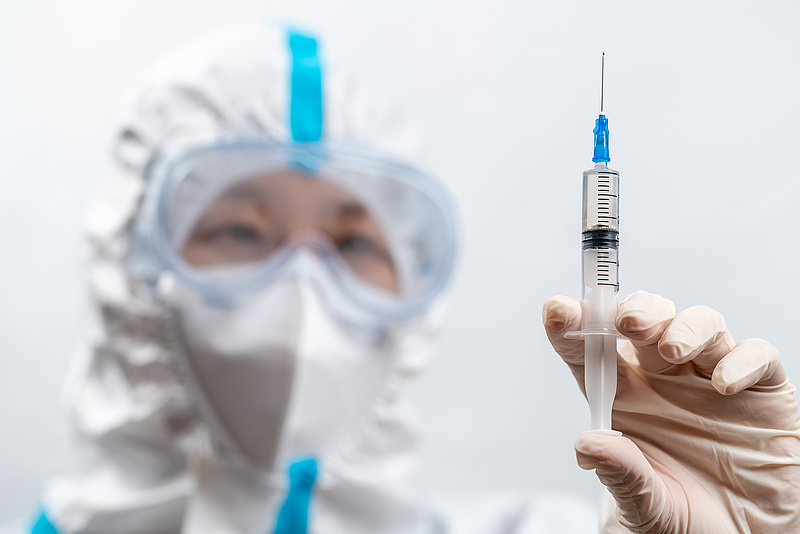 Virológus: a kínai vakcinával oltottak ötödénél lehet szükség harmadik adagra