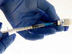 Emlékeztető oltást javasol a Pfizer és a Moderna vakcináiból az EMA 