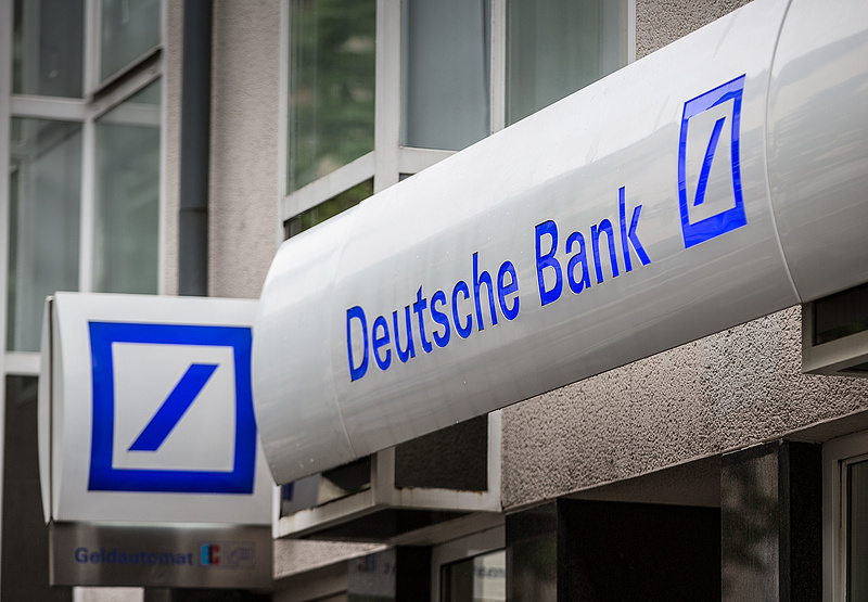 Nagybefektető adja el részvényeit a Deutsche Bank és Commerzbank portfóliójából