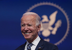 Joe Bidennel elégedett az amerikaiak többsége