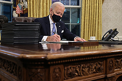 Biden: július 4-ig 160 millió felnőtt amerikai minden szükséges oltást megkap