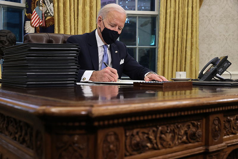 Biden: július 4-ig 160 millió felnőtt amerikai minden szükséges oltást megkap