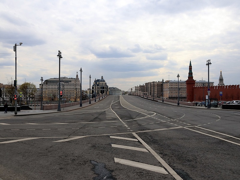 Romlik a járványhelyzet Moszkvában, bezáratták a foci-Eb szurkolói övezeteit - bővítve