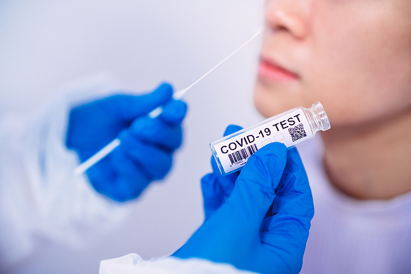Szájon át kellene használni az antigén teszteket az omikron esetében – Napi.hu