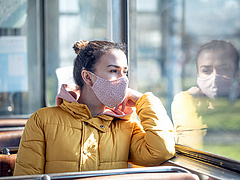 MTA: nagy a baj az átoltottsággal, a maszk életet menthet