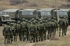 Oroszország a NATO-ra mutogatva még több katonát telepít a nyugati határához