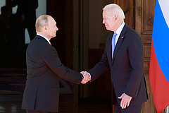 Több mint két órán át tanácskozott Putyin és Biden
