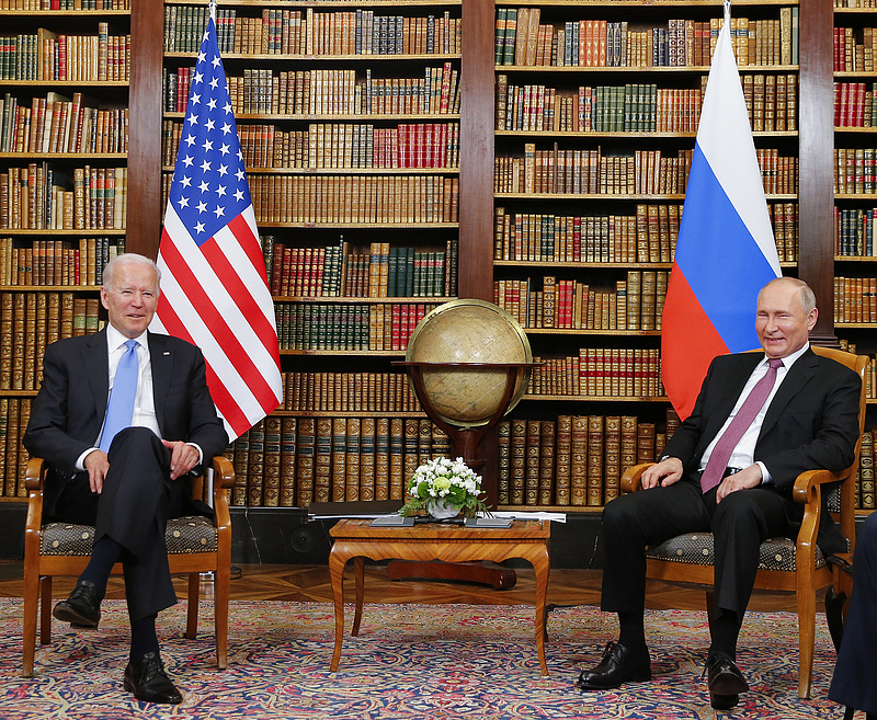 Biden megfenyegette Putyint: válaszcsapás lesz, ha az oroszok ukrán földre lépnek