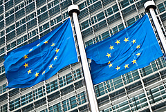 Az Európai Bizottság nem habozik használni a rendelkezésére álló eszközöket az EU érdekei és a jogállamiság mellett