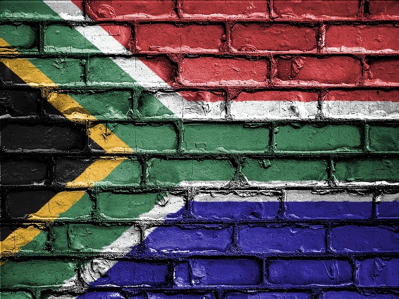 Dél-Afrika büntetésnek tartja az egymást követő tiltásokat az omikron miatt