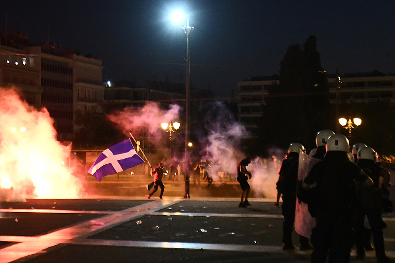 Görögországban a kötelező oltás miatt kezdődtek erőszakos tüntetések
