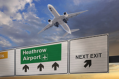 Kemény világ jön a Heathrow reptéren: aki autóval közelít, már fizet