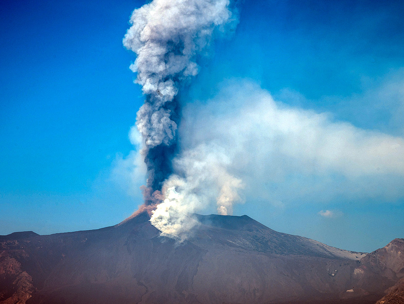Kitört az Etna, rekordmagasra nőtt a vulkán