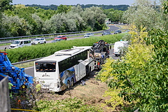 Buszbaleset: megszólalt az utazásszervező a Mercedes-busz állapota kapcsán