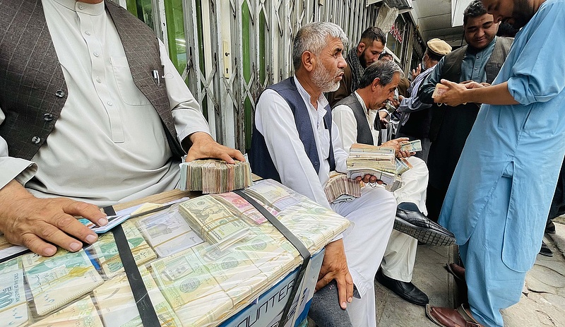 Rohamosan közeleg a pénzügyi válság Afganisztánban