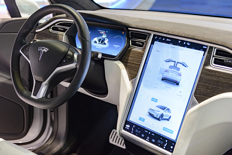 Szintet lép a Tesla, új korszak jöhet az önvezető autóknál