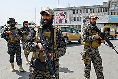 Rendelkeznek a tálibok: tilos a szakállak leborotválása Dél-Afganisztánban