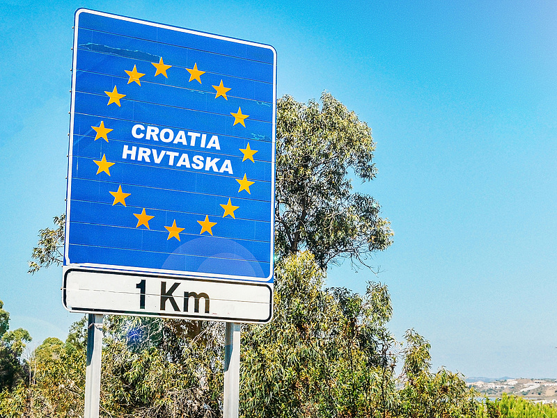 15 horvát-magyar határátkelőnél szűnik meg az ellenőrzés