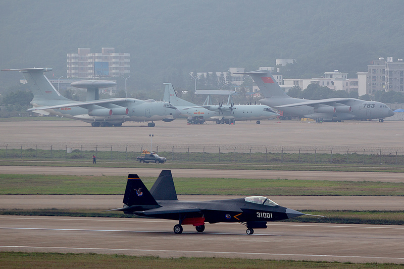 Kína katonai berepülésekkel fenyegeti Tajvant