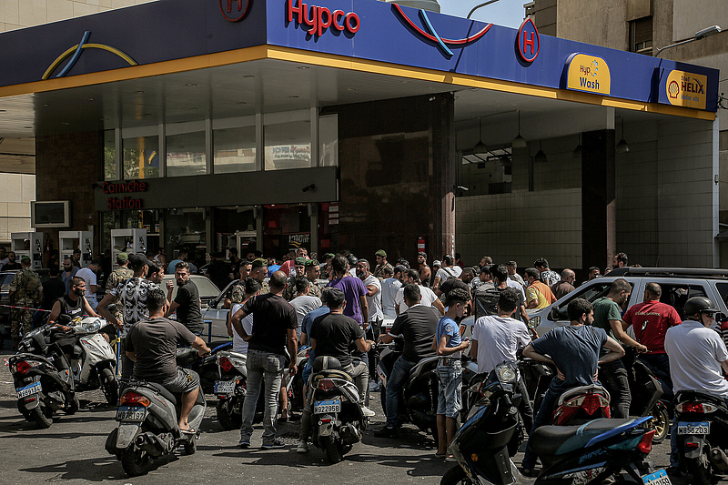 Az infláció már 200 százalék, de a libanoni jegybankra sem hallgat a kormány