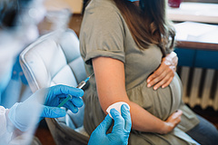 Az oltott nők anyatejében is vannak antitestek a Pfizer- és Moderna-vakcinákból